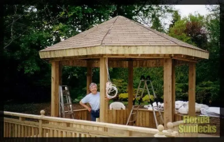 Patio en bois traité et Gazebo à Saint Lazare Patio a Saint-Lazare