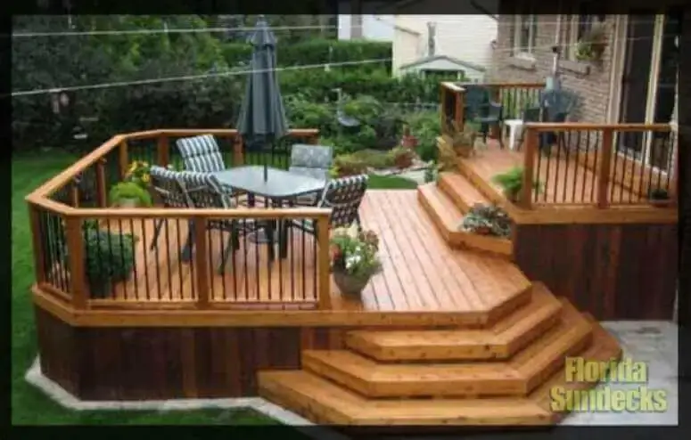 Patio en bois traité super design à Hudson Patio a Hudson