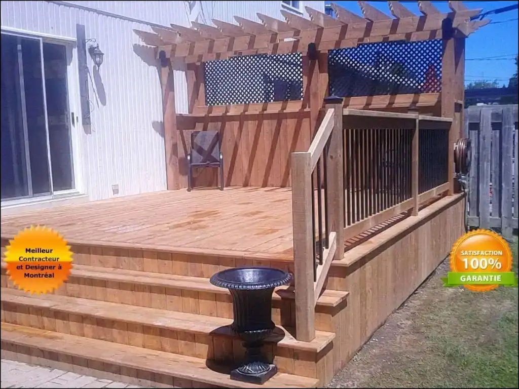 Patio en bois traité sur townhouse à St-Lazare Patio en bois traité