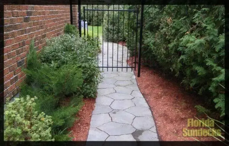 Unistone Front Yard Walkway in Pte Claire unistone Pte-Claire