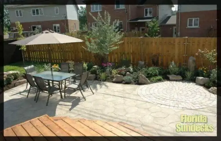 Unistone Backyard Patio in Vaudreuil Unistone in Vaudreuil